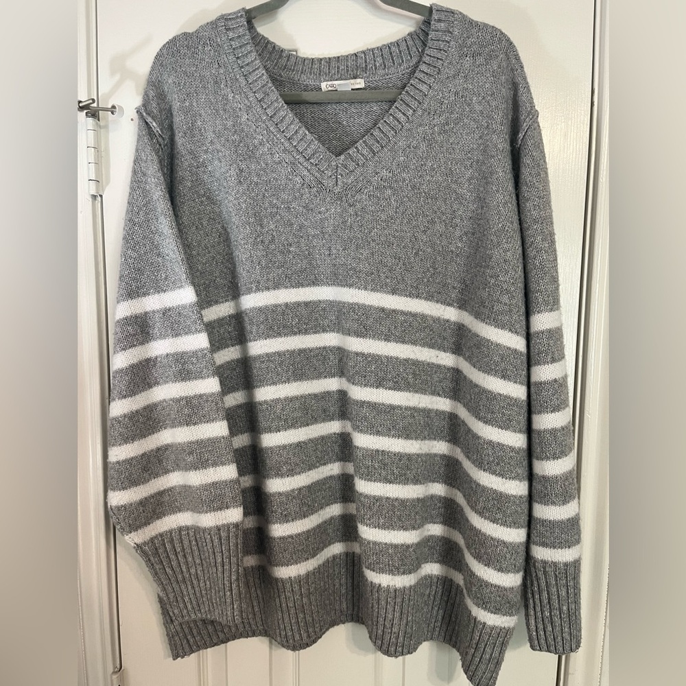 Women’s Plus Sweater Grey and White Stripe Long Sleeve 26/28